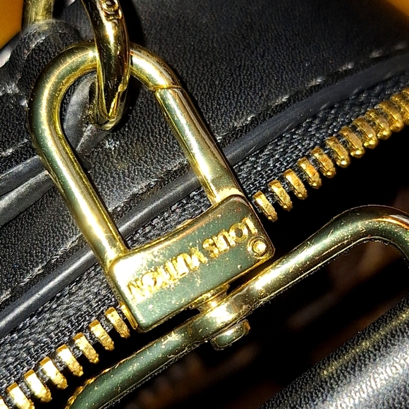 Louis Vuitton Utility Crossbody Shoulder Bag Calf Leather Black - Picture 3 of 8